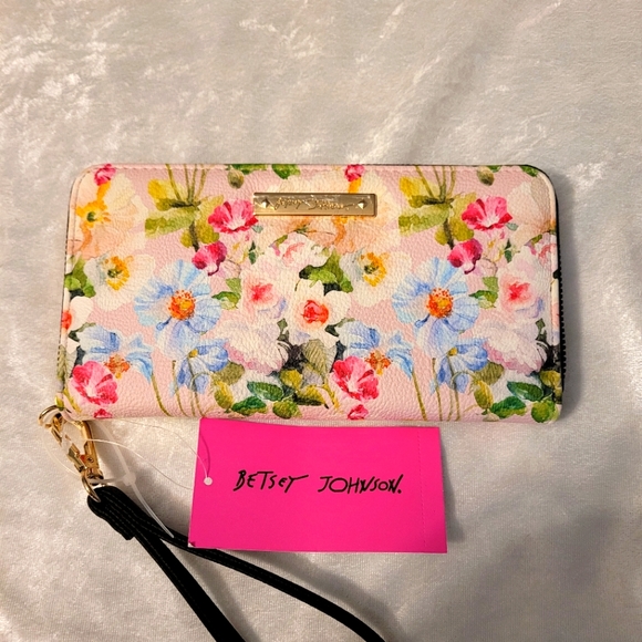 Betsey Johnson Handbags - NWT Betsey Johnson single zip wallet!